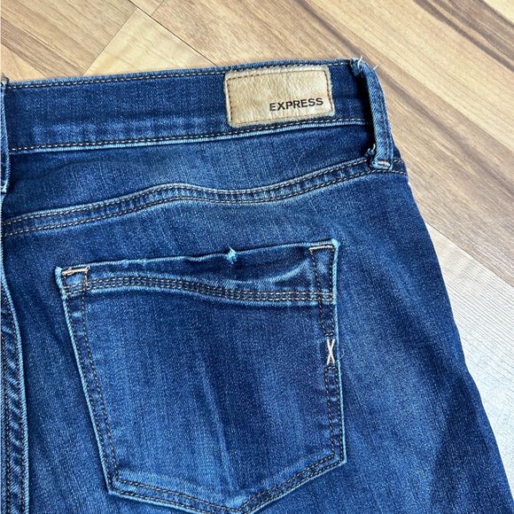 Express Dark Wash Raw Hem Woman’s Stretch Skinny Jean, Size 4R - Picture 9 of 10
